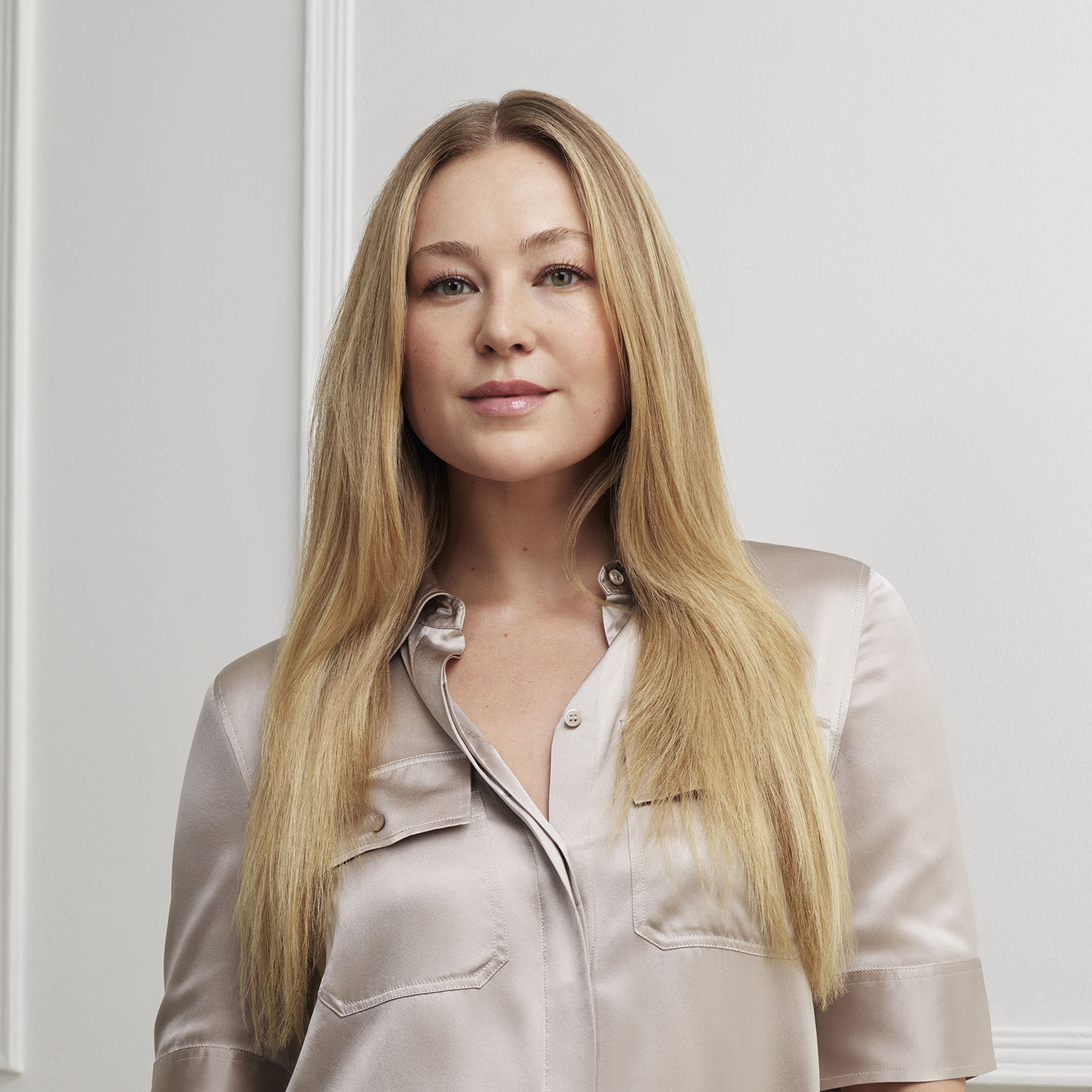 Model who has been styled using Air Wand Smoothing Brush